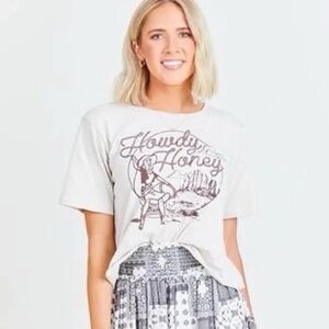 Altar'd State Medium Retro Vintage Western "Howdy Honey" Cropped Graphic Tee